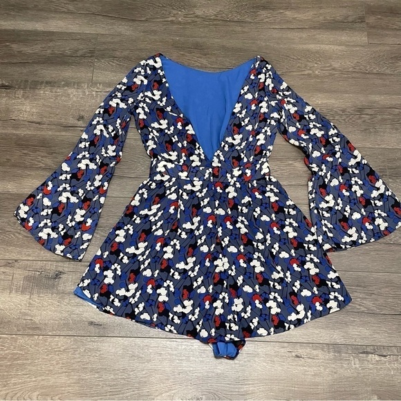 Glamorous Floral Romper Bell Sleeve Red Blue White Pockets Size S NWT. - Picture 3 of 8